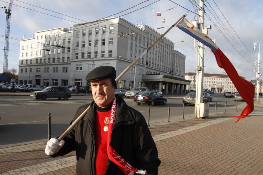 На площади Победы состоялся несанкционированный митинг: фоторепортаж